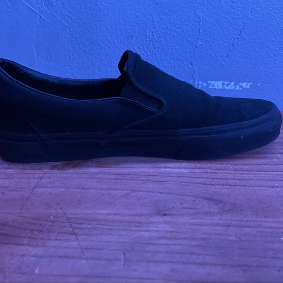 Selling pair of shoes size 10 slip in vans only worn 3 times no box - Picture 4 of 7
